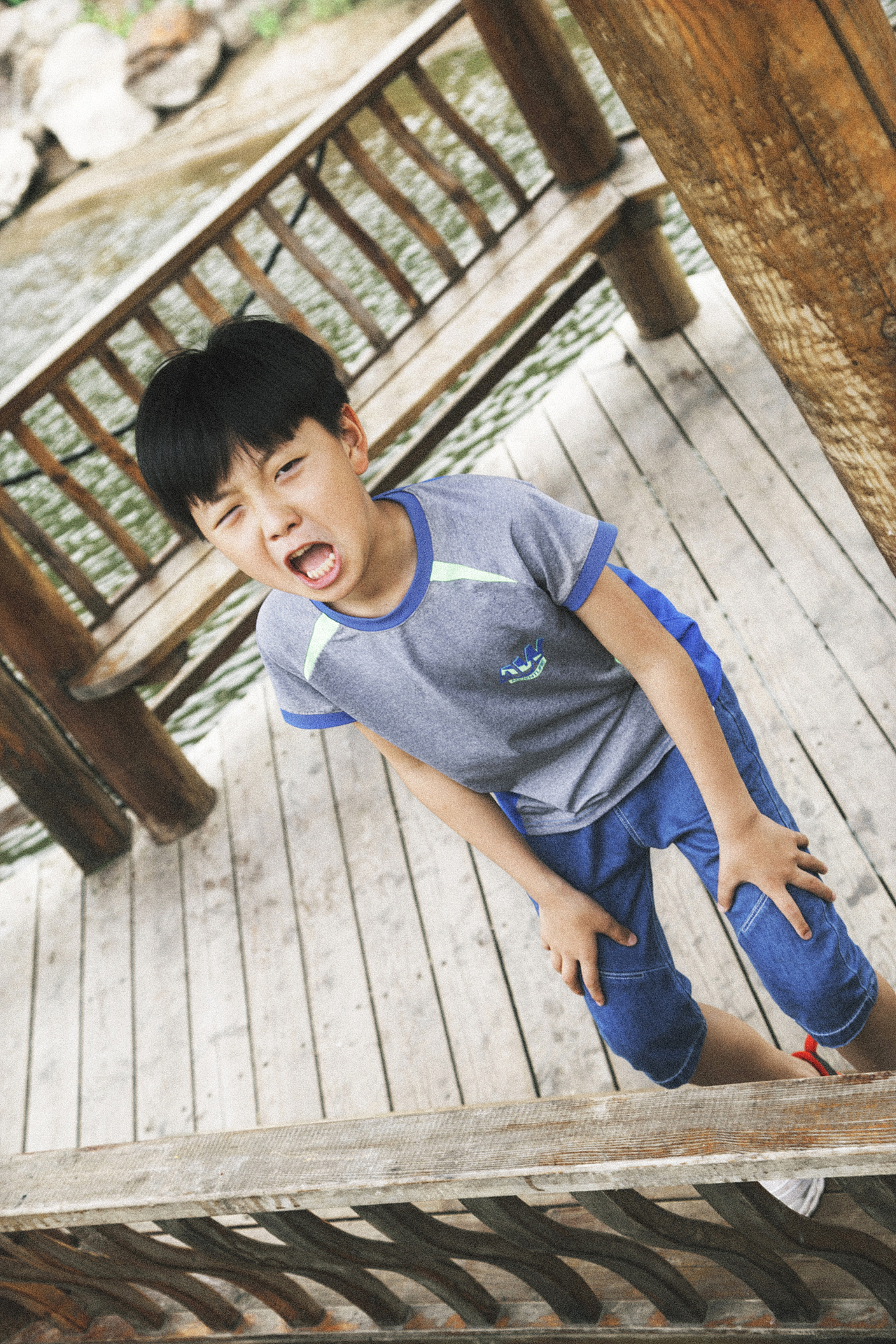 河边漫步（清）