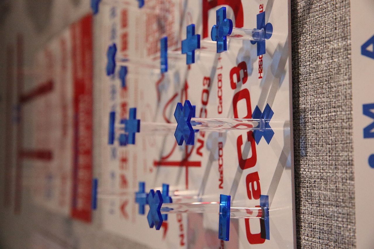 有色标签 装置海报（图ZMTMzMDA0MzM2） - 海报 - 站酷设计师六丁昭奇原创素材 - 站酷ZCOOL