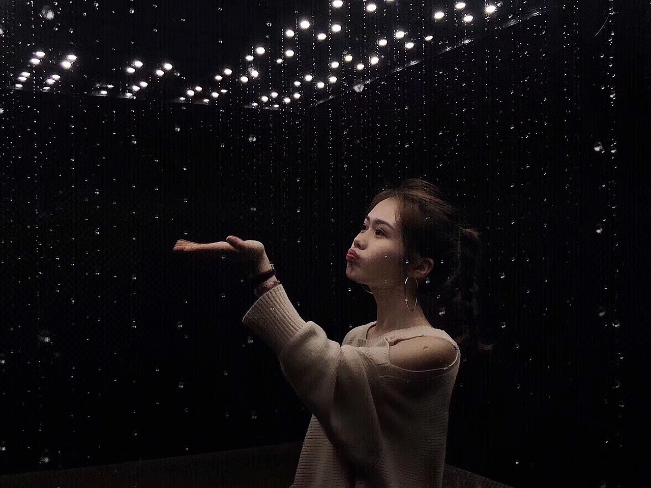 小孩子才分对错,成年人只看利弊