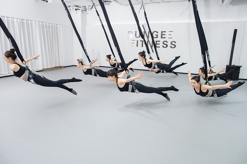 室内蹦极（图ZMzUyNDE0OTE2） - 时尚/艺术摄影 - 站酷设计师喂马摄影原创素材 - 站酷ZCOOL