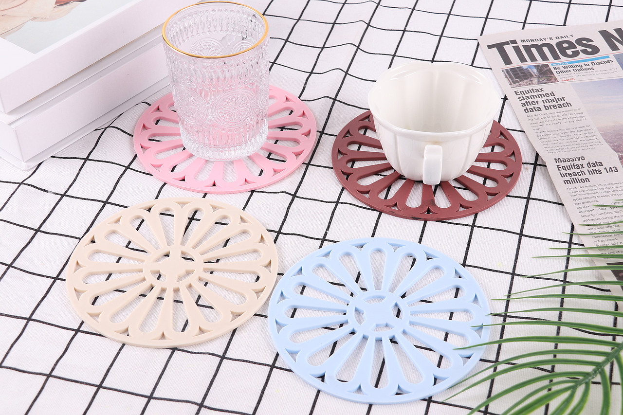 B01餐饮工具\C02-杯子水壶\V05塑料杯垫X2