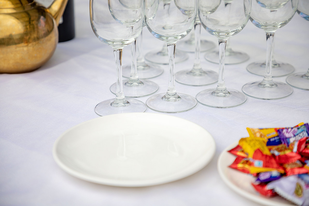 果盘碟子盘子喜糖茶壶迎宾台喜字贴名册红酒酒杯