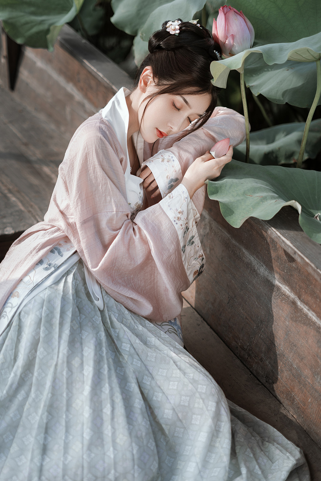 汉服写真 | 从此处处苍翠，都似你裙边。（图ZMjI0NjUwODIw） - 人像摄影 - 站酷设计师绘心_Aries原创素材 - 站酷ZCOOL