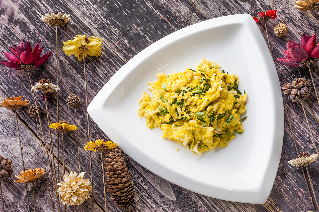 土豆糖藕蟹黄芹菜鸡蛋东坡肉还有笋的食物