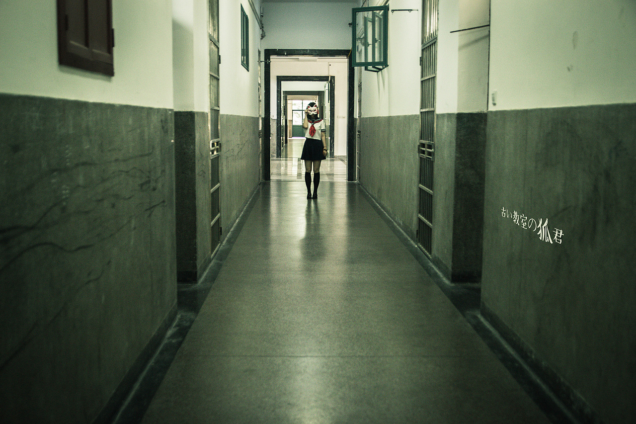 古い教室の狐君