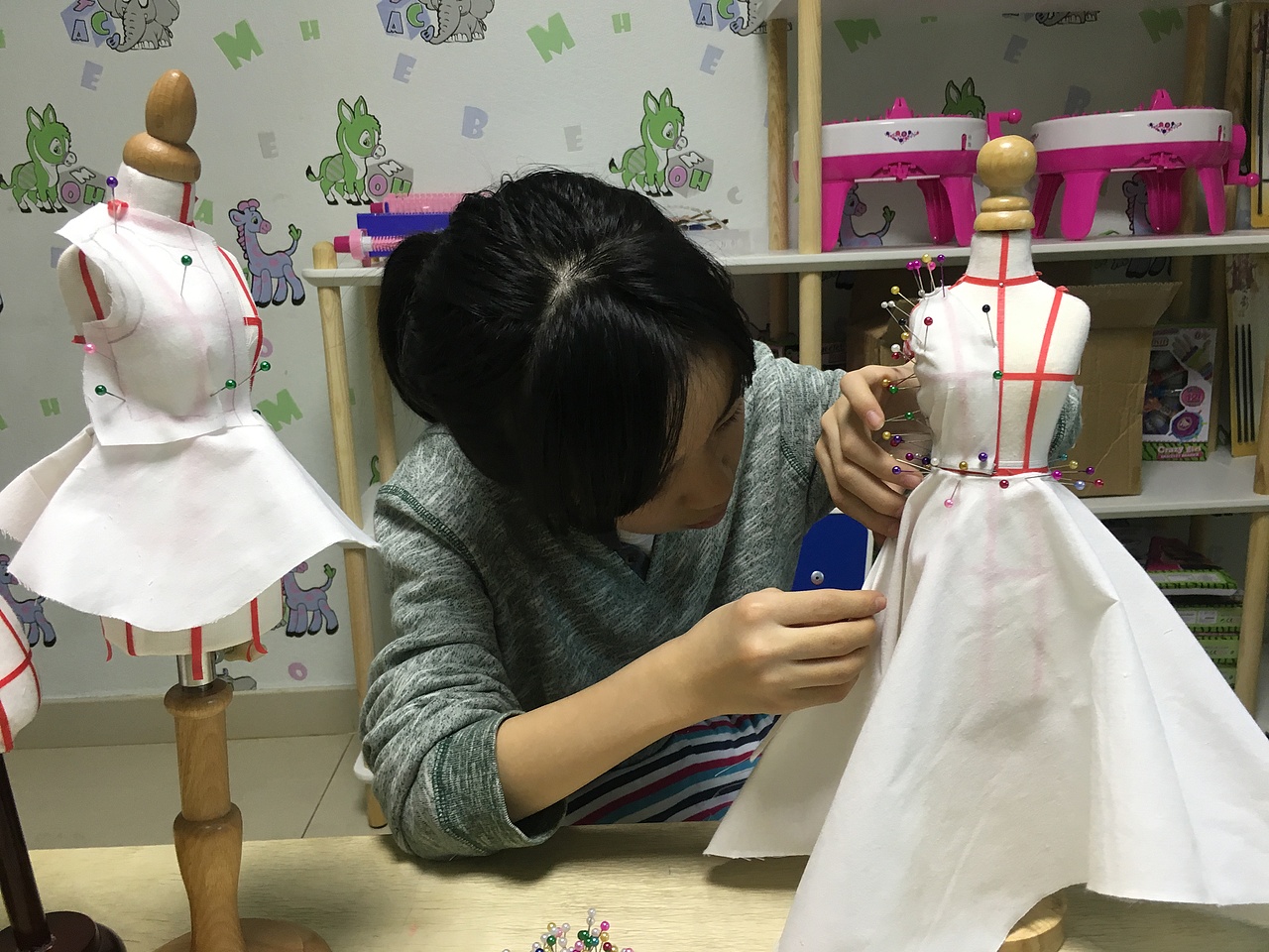 儿童设计类教学-服装设计-大裙摆复古长裙（图ZMTUwODI2MDY0） - 其他手工艺 - 站酷设计师boximeina原创素材 - 站酷ZCOOL