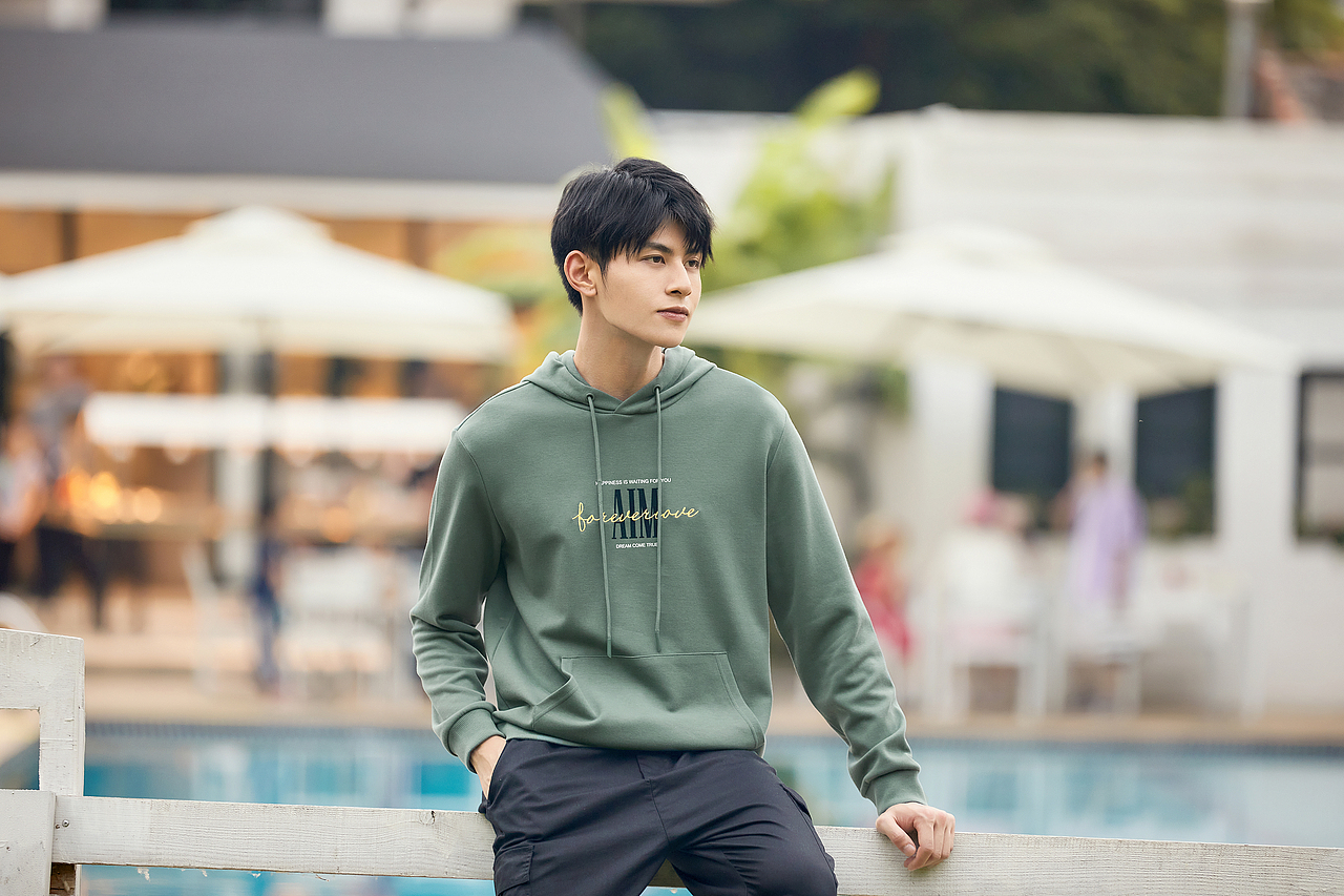 泳池，草地和羊驼（图ZMjE1MzYxNjQw） - 人像摄影 - 站酷设计师WaiTinG0417原创素材 - 站酷ZCOOL