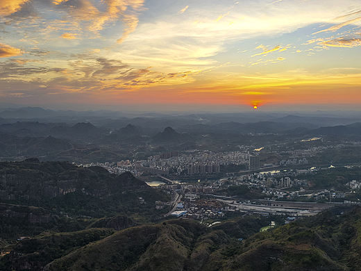 乐昌坪石夕阳西下