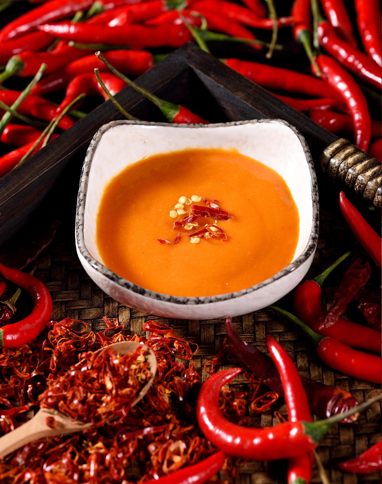 辣酱（图ZOTQ2Mzc2NTY=） - 产品摄影 - 站酷设计师YUM小白原创素材 - 站酷ZCOOL