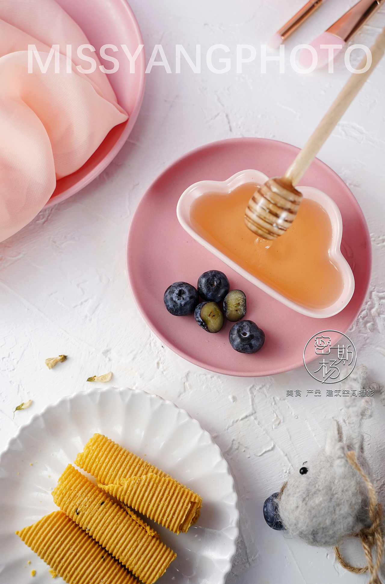 蜂争粉蕊蝶分香，不似垂杨惜金缕。--一组蜂蜜产品拍摄