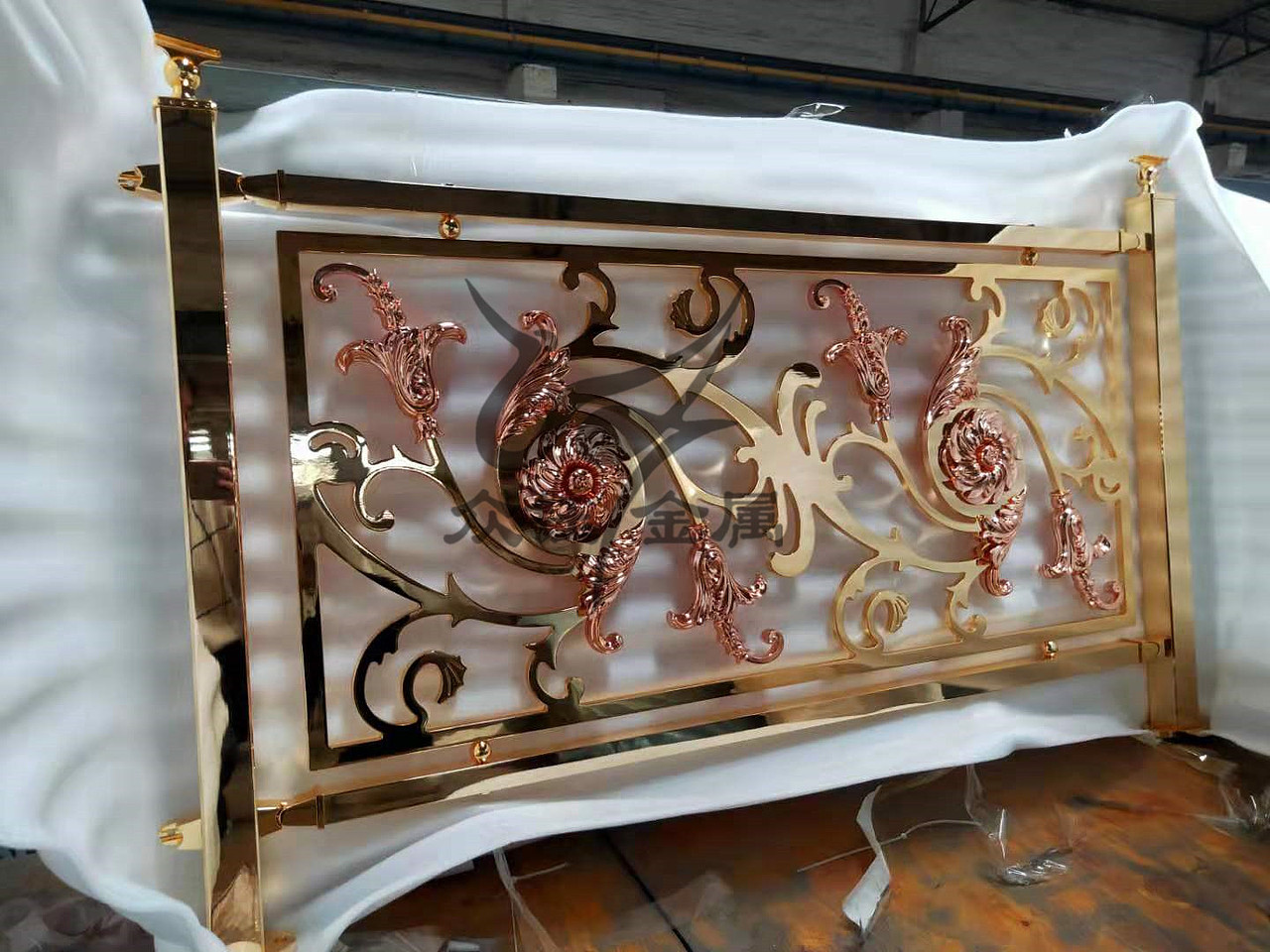 镜面玫瑰金铝艺镂空护栏 浪漫玫瑰金