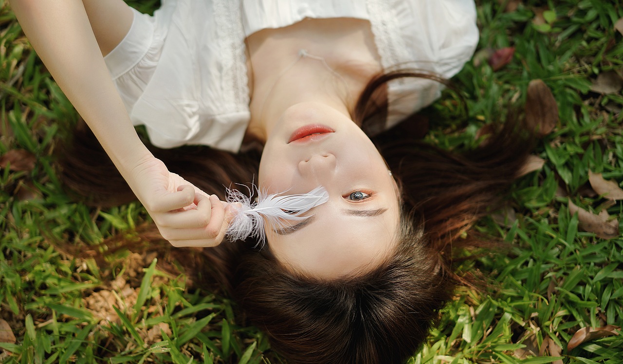 我希望她越来越好,因为她值得洒满阳光的生活