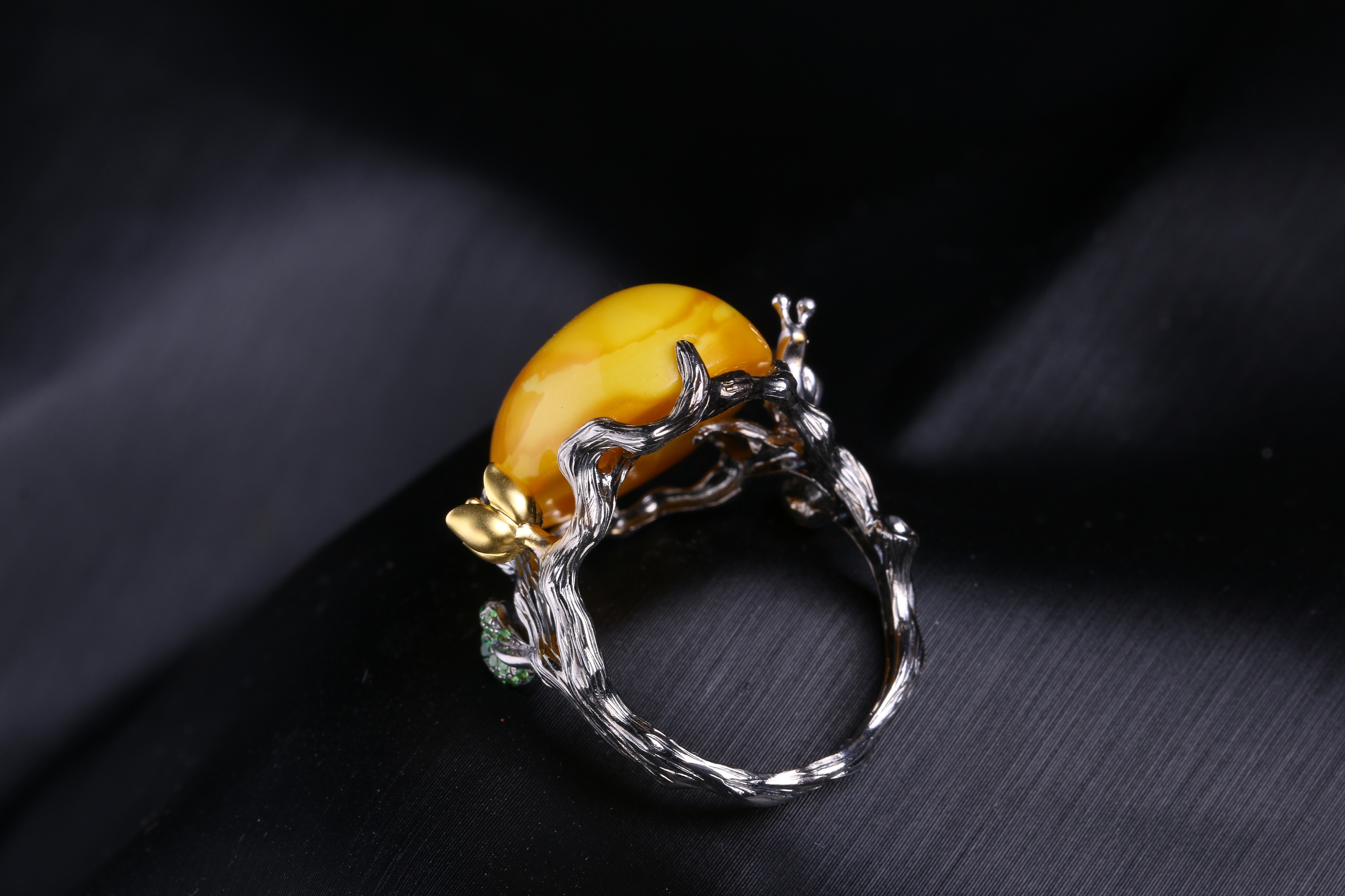 [蚂蚁创意珠宝] 18k金镶嵌琥珀戒指 欢迎指导意见