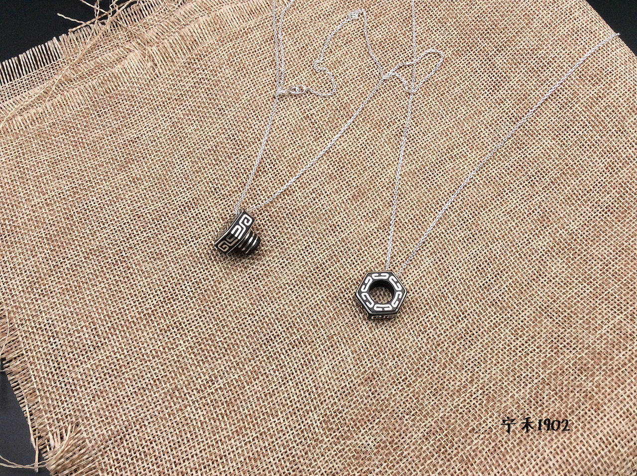 吊坠：《恋情》