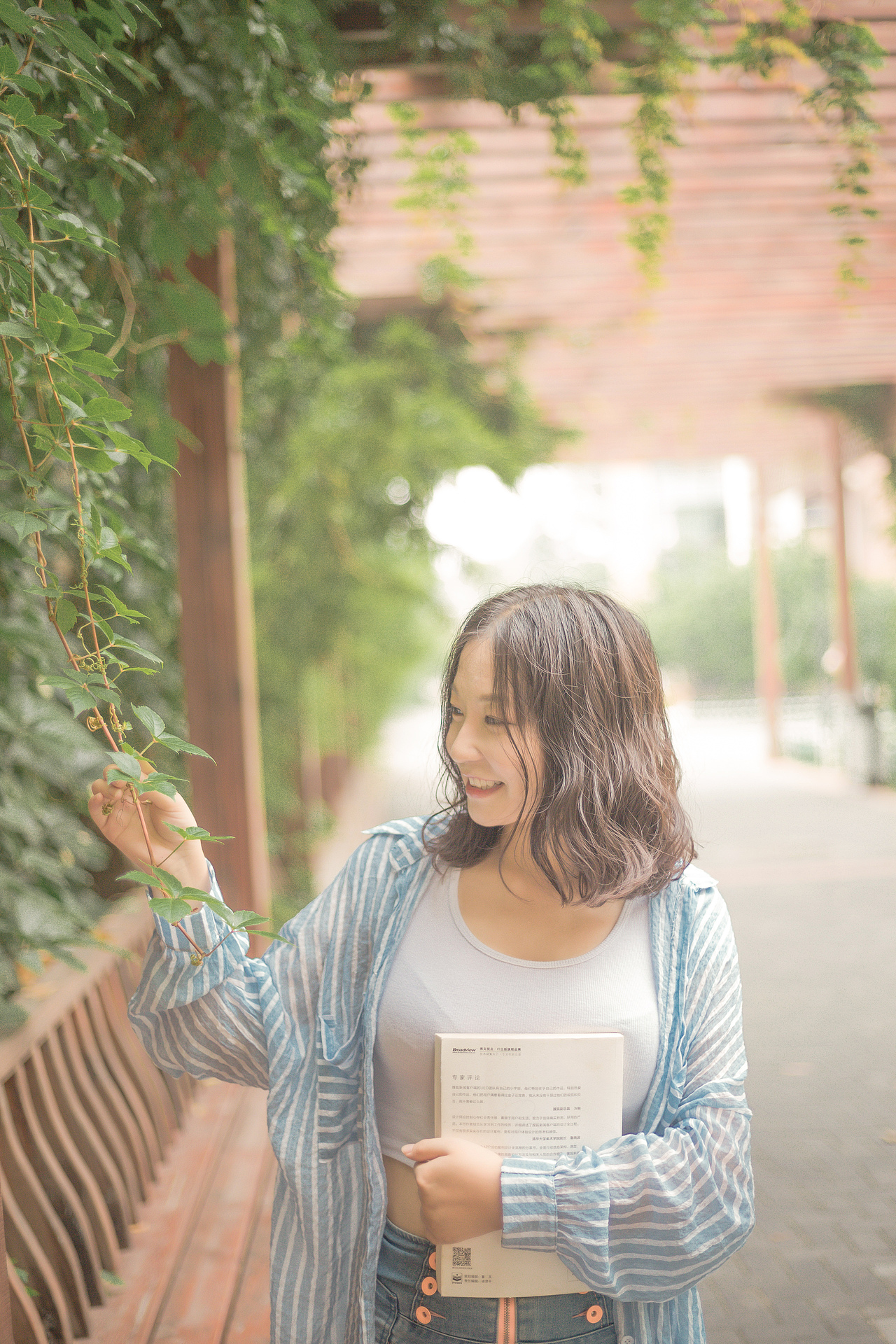 绿荫下的美（图ZMjE5NTExNjE2） - 人像摄影 - 站酷设计师学淼原创素材 - 站酷ZCOOL