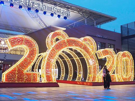 美陈，郑州商场新年美陈，2020年新年美陈，造型亮化