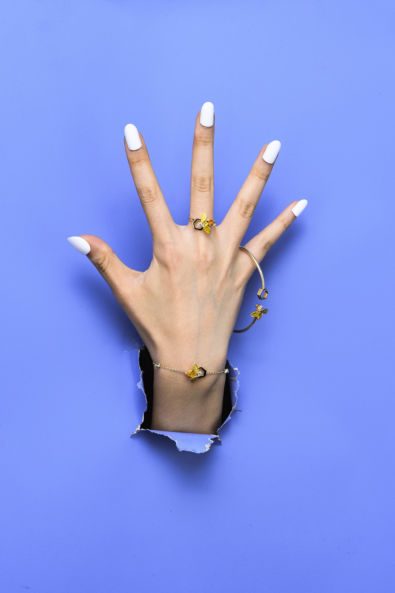 银饰手部特写摄影