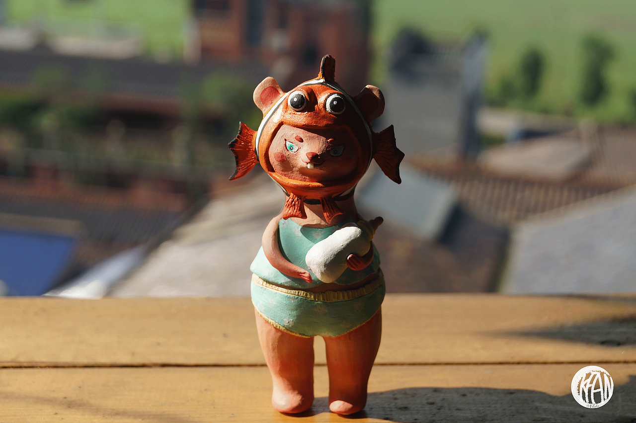 定制了好几个作为满月回礼,所以为她穿上了不同颜色的小衣服