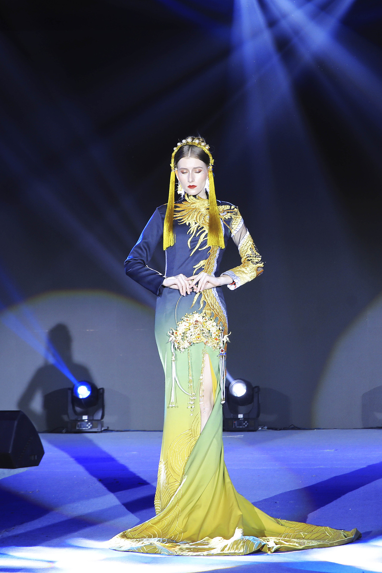 地产品牌发布会（图ZMTg1MDk5MzY4） - 舞台美术 - 站酷设计师三云原创素材 - 站酷ZCOOL