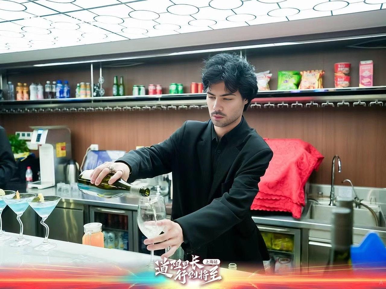 北京天津河北 京津冀哪里能找到调酒师表演服务？（图ZMzc4ODE0NjQ4） - 人像摄影 - 站酷设计师北京调酒师外籍龙原创素材 - 站酷ZCOOL