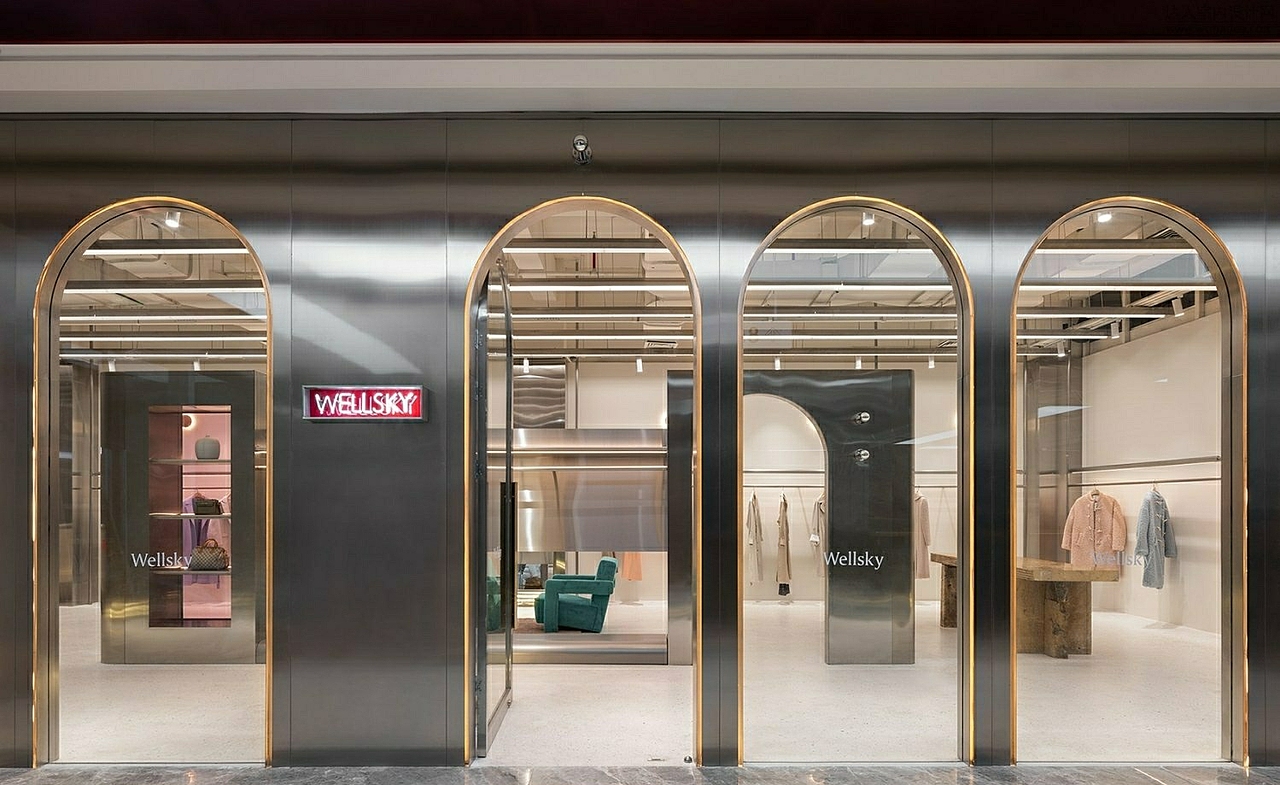 女装店-平衡未来感的一抹“温暖”