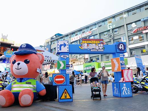 警察ip警熊玩偶文创宣传代表