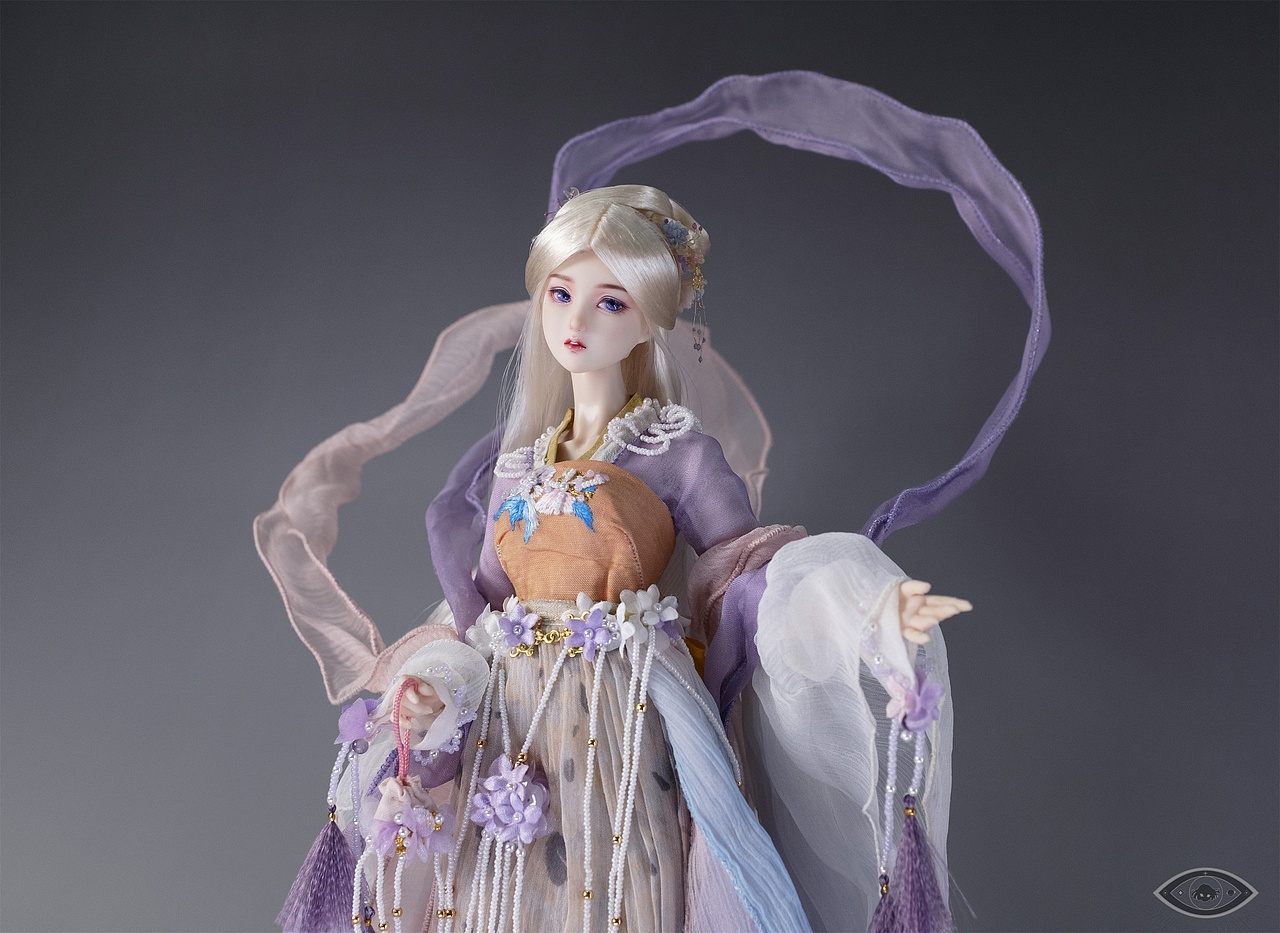 「睹尔DOOARE合作成品--白露」
妆师:龙龙龙<br>服装师:冬梨<br>发型师&首饰师:范范