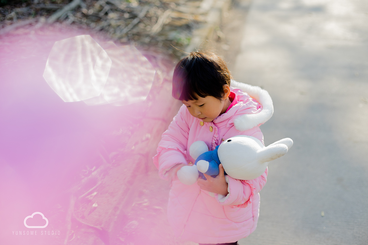 洒满晨光的街（图ZNjc3MjMyMzI=） - 人像摄影 - 站酷设计师yunsome原创素材 - 站酷ZCOOL