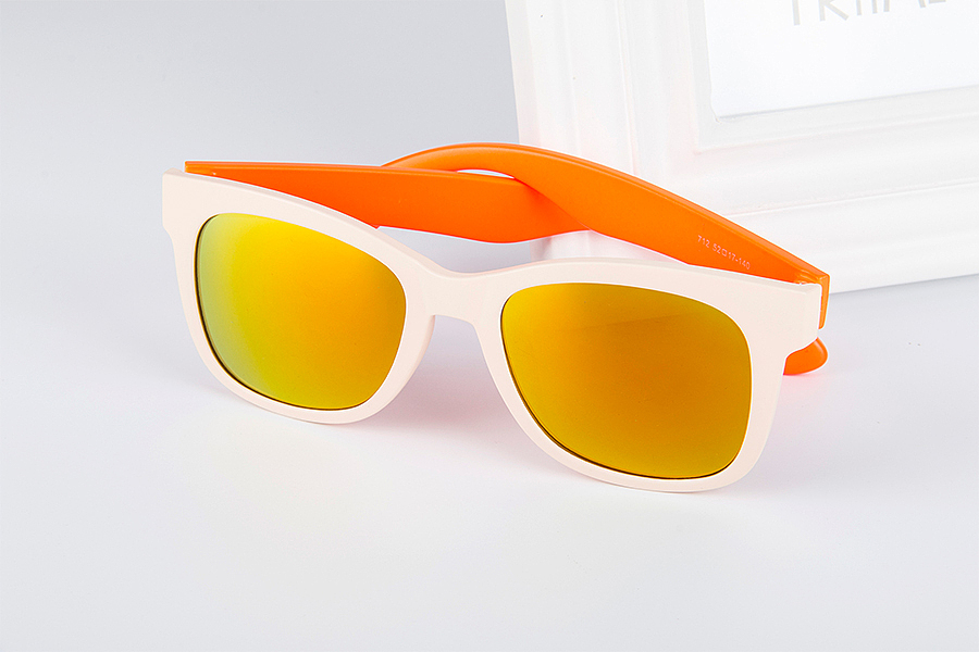 墨镜平拍（图ZMzk0MzA0OTI=） - 产品摄影 - 站酷设计师arui961原创素材 - 站酷ZCOOL