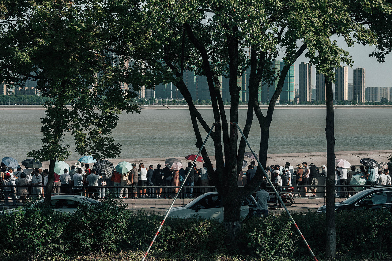 钱塘江观潮/人文纪实摄影（图ZMjcxODQwNDMy） - 人文/纪实摄影 - 站酷设计师黑猫摄影原创素材 - 站酷ZCOOL