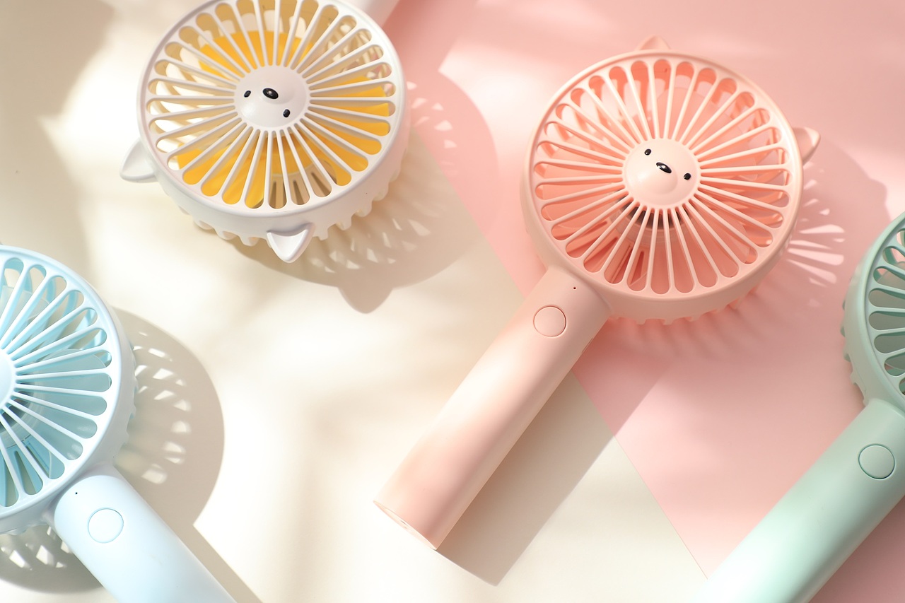 电风扇可橙小风扇手持电扇便携迷你电风扇小家电拍摄（图ZMTU2Njk1ODg4） - 产品摄影 - 站酷设计师YUHUA羽画原创素材 - 站酷ZCOOL