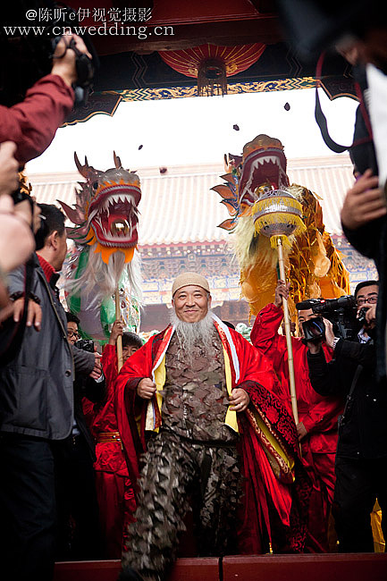 【黑人好看 越看越好看】画家杨彦与非洲新娘 经典配对大爱超有型!