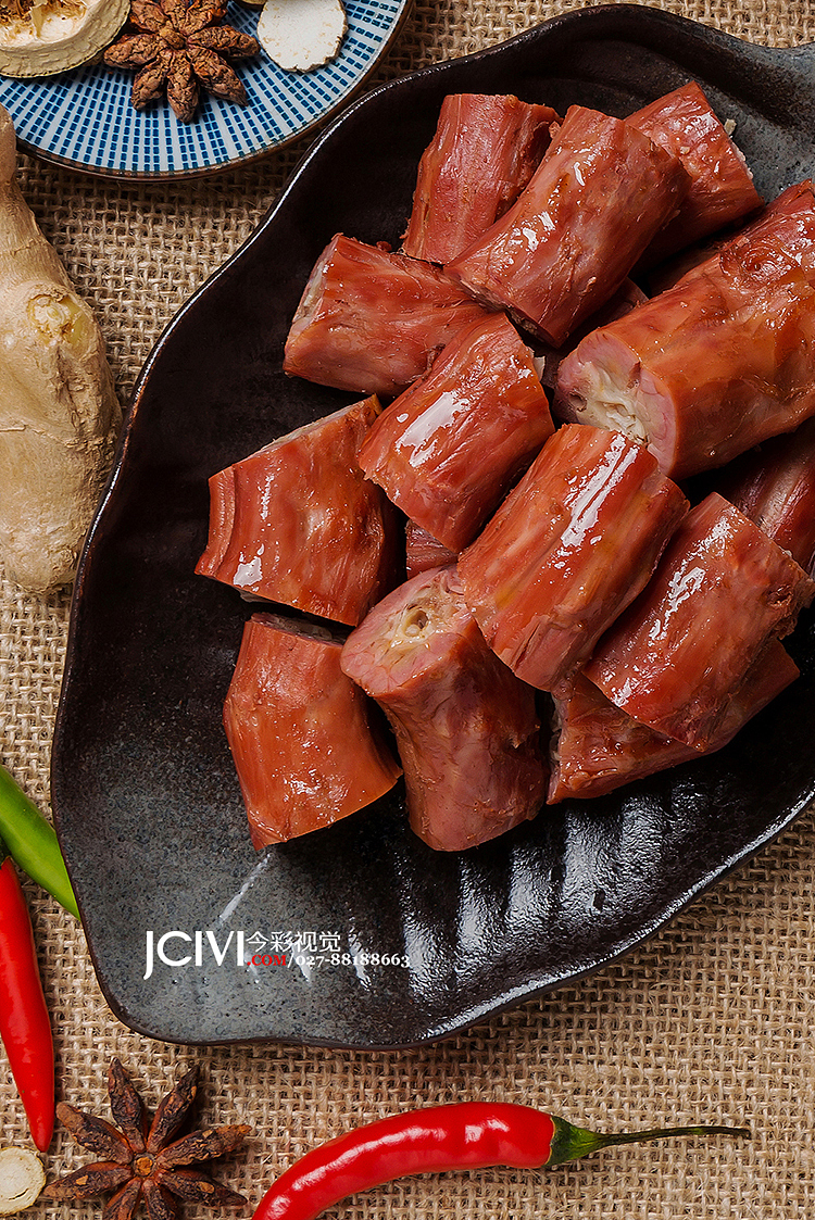 武汉菜品摄影 食品摄影 菜单画册拍摄 图册拍摄 美食拍照 熟食摄影 卤菜摄影 鸭脖拍摄-今彩视觉（图ZNTk1MzAwMDQ=） - 产品摄影 - 站酷设计师短视频拍摄今彩原创素材 - 站酷ZCOOL