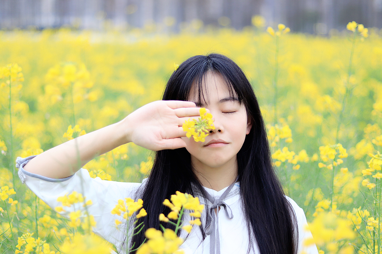 油菜花中的你~