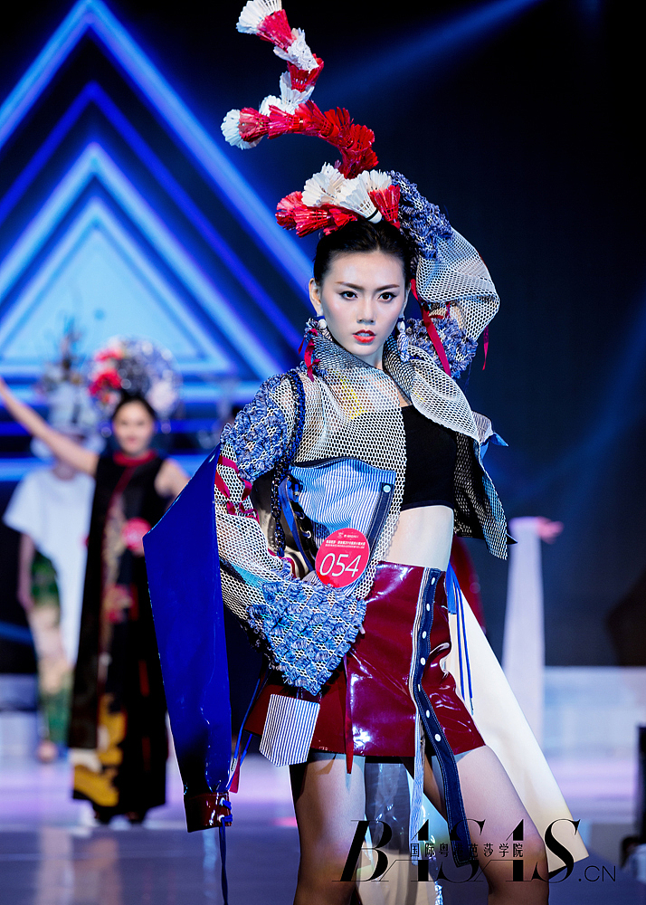 粤港芭莎•新女报 2016重庆小姐大赛-设计师服装走秀精选（图ZNTQzMTcwNjA=） - 其他服装 - 站酷设计师粤港芭莎美业集团原创素材 - 站酷ZCOOL