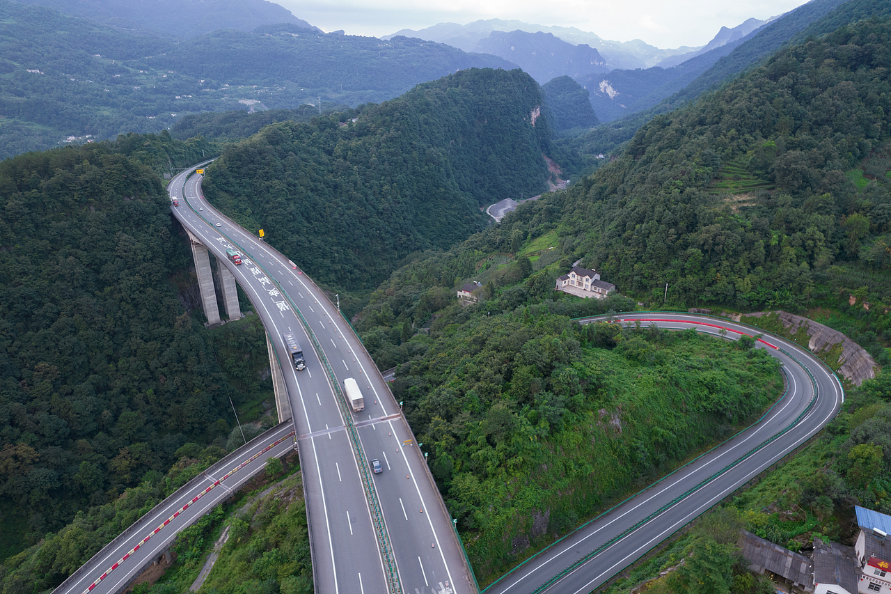 沪渝高速宜昌长阳贺家坪互通航拍