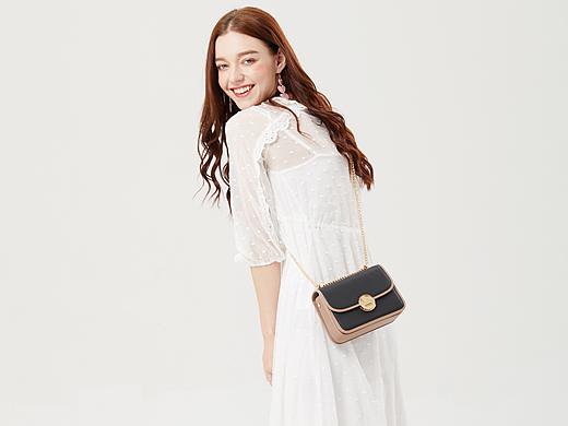 模特展示：女包