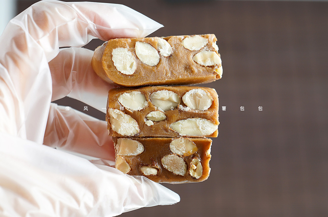 食品摄影图|麻薯包包 法式焦糖杏仁太妃糖