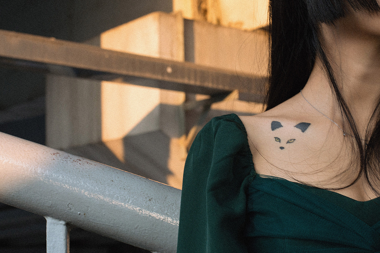 所爱隔山海,山海皆可平。