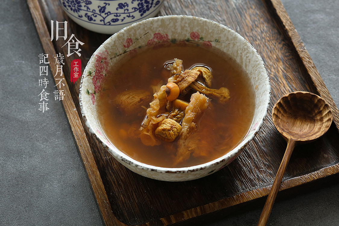 姬松茸鳕鱼骨汤