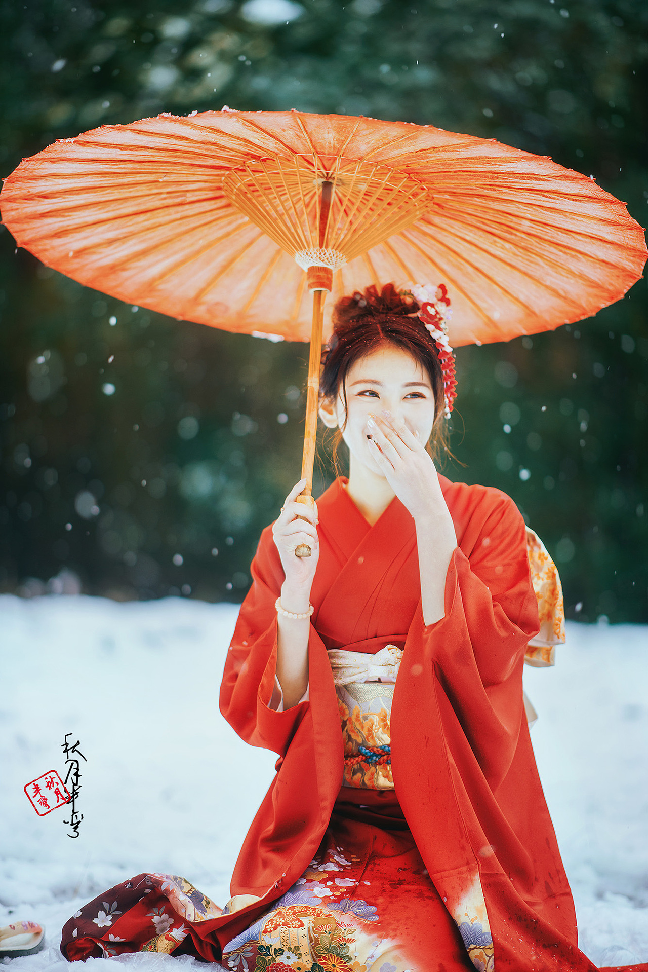 初雪の中でほほえんだ少女（图ZMTQyMDk1NDAw） - 人像摄影 - 站酷设计师秋月半弯原创素材 - 站酷ZCOOL