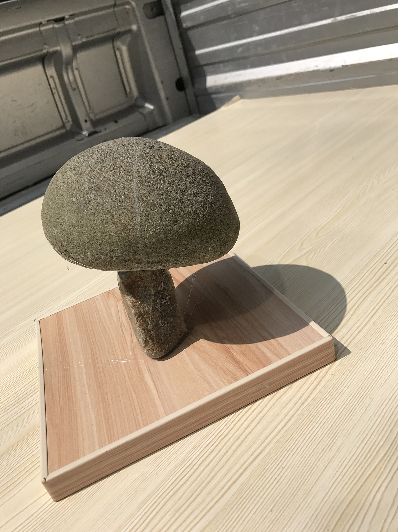 涂鸦手绘石头蘑菇