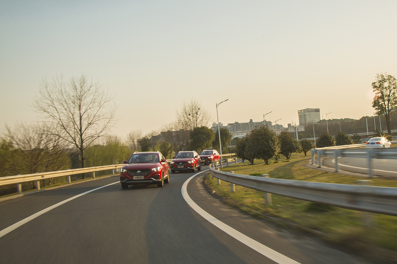 汽车——名爵ZS 车队（图ZODY3MTk5MDQ=） - 产品摄影 - 站酷设计师糊叔原创素材 - 站酷ZCOOL