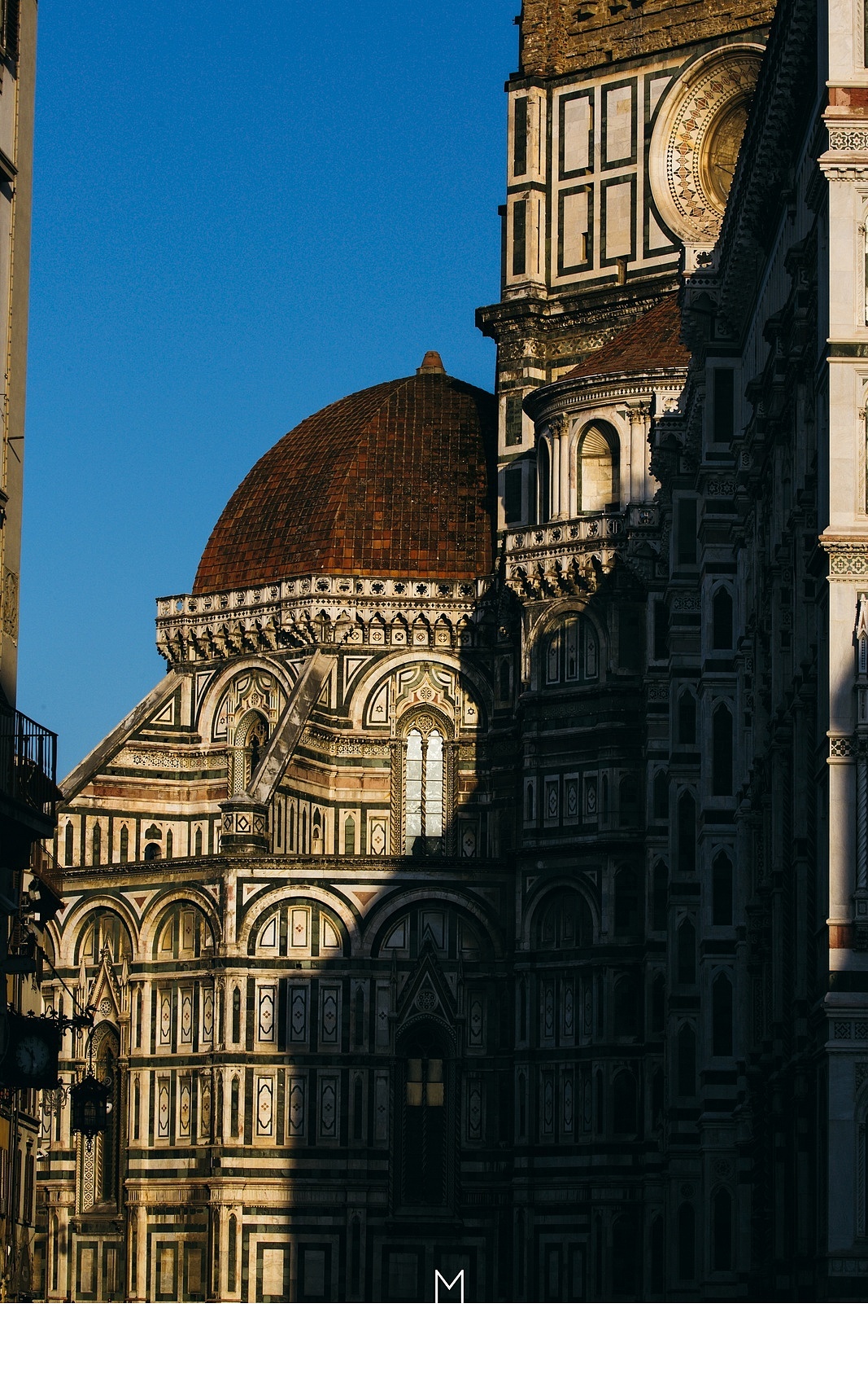 座教堂始建于1296年,建筑师是第一代大师阿诺尔夫-迪-坎比奥(arnolfo