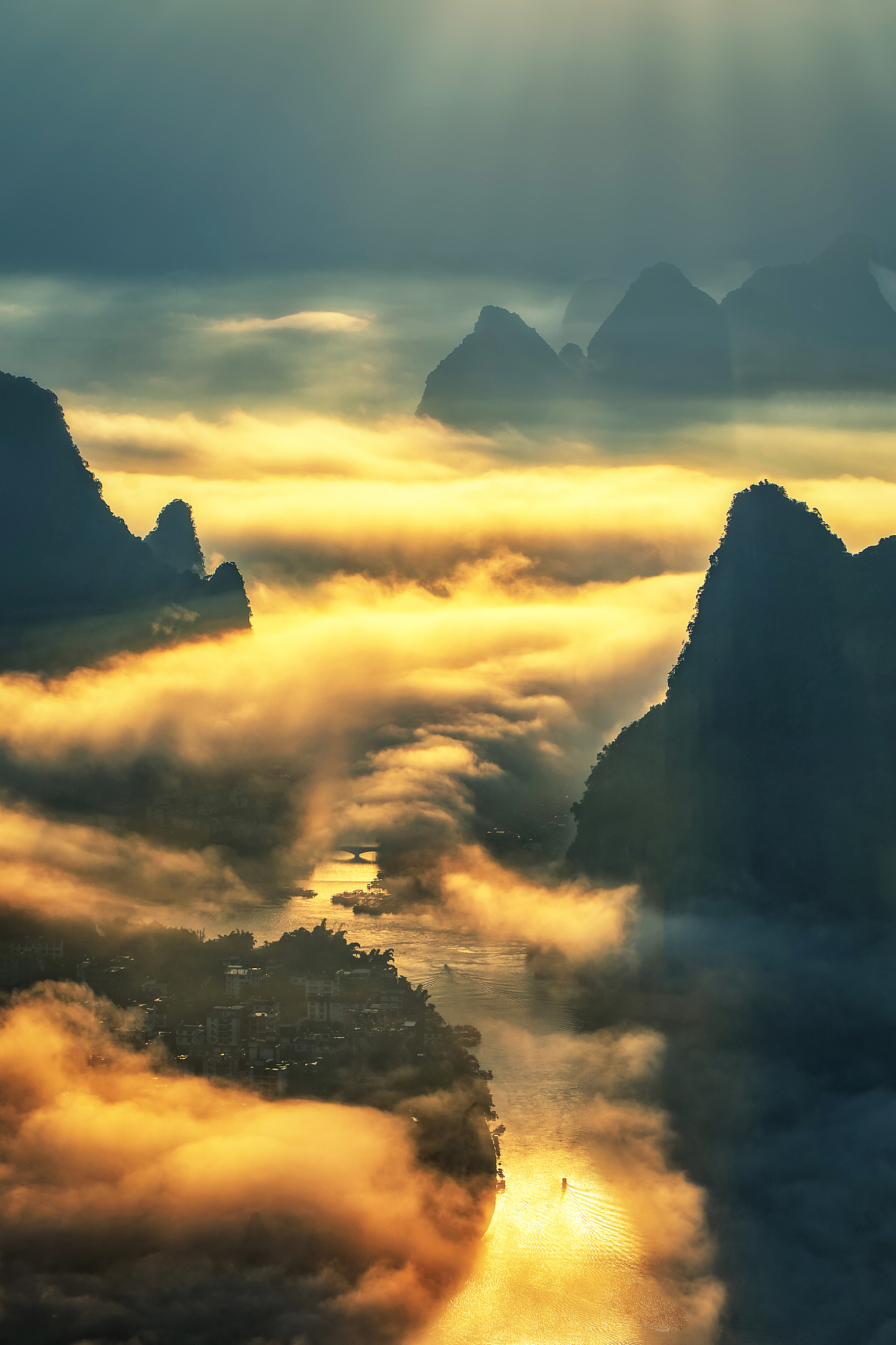 17.《飞龙在天》 摄于：桂林