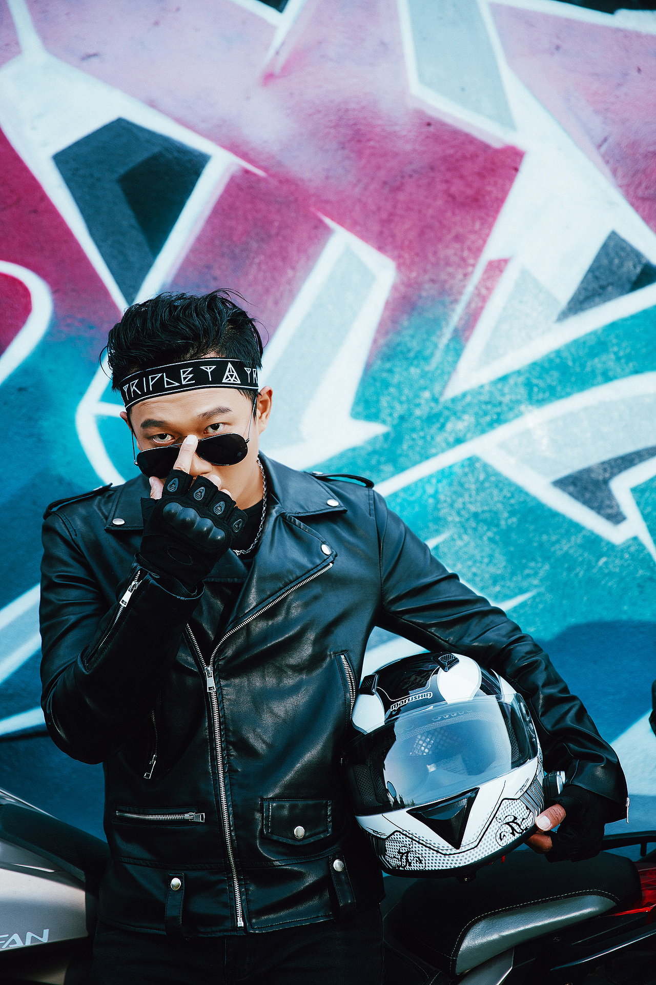 机车嘻哈风情侣写真