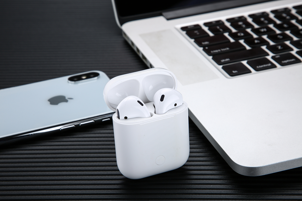 耳机和无线充电器~