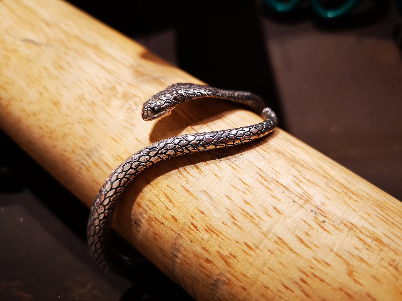 手工錾刻银眼镜蛇手镯