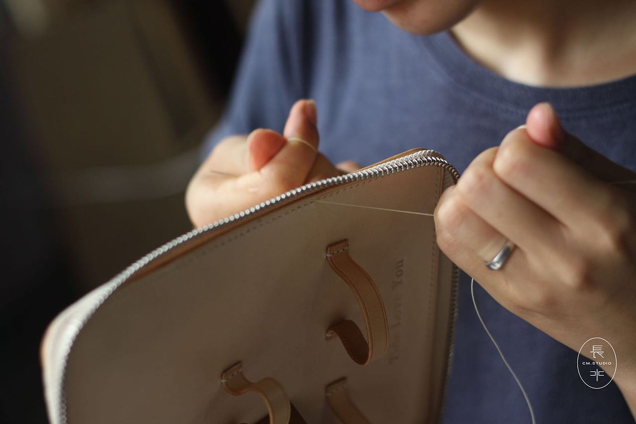 手工皮具 皮雕 布朗熊 首饰包 手拿包