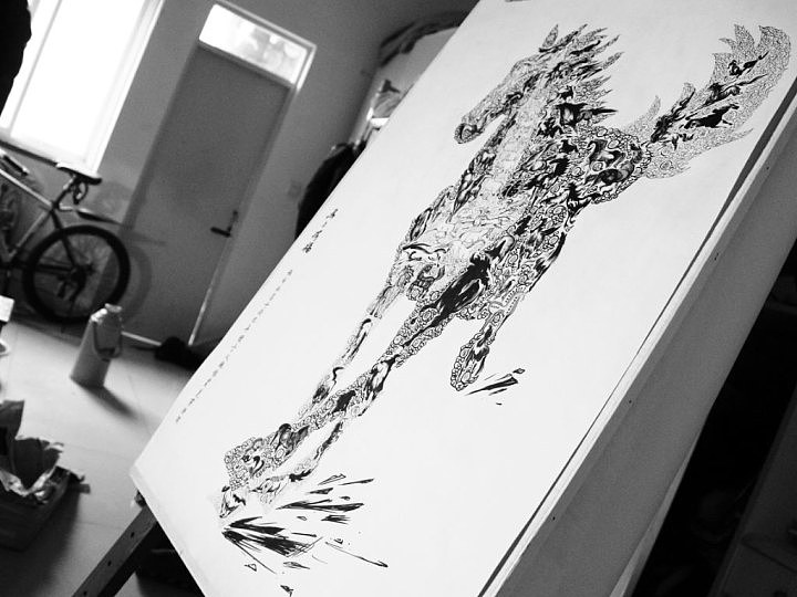 在宿舍的创作环境,刚画完拍的~